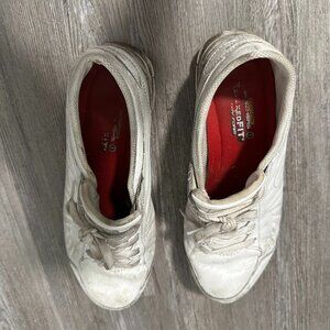 Hooters Girl sketcher work shoes!